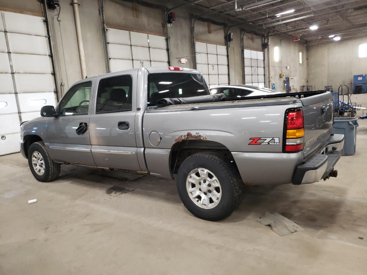 2006 GMC Sierra - Image 2