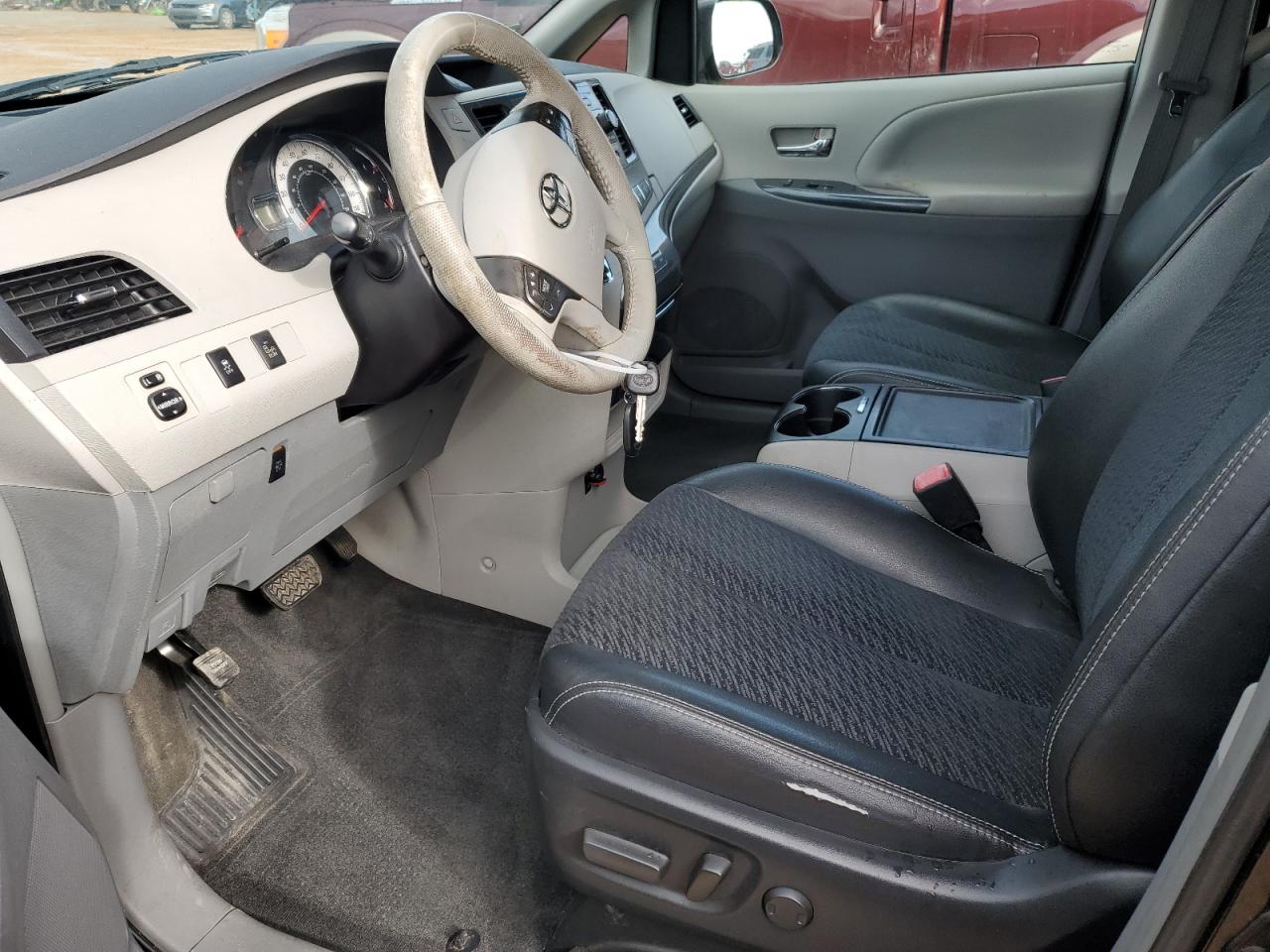 2014 Toyota Sienna - Image 7