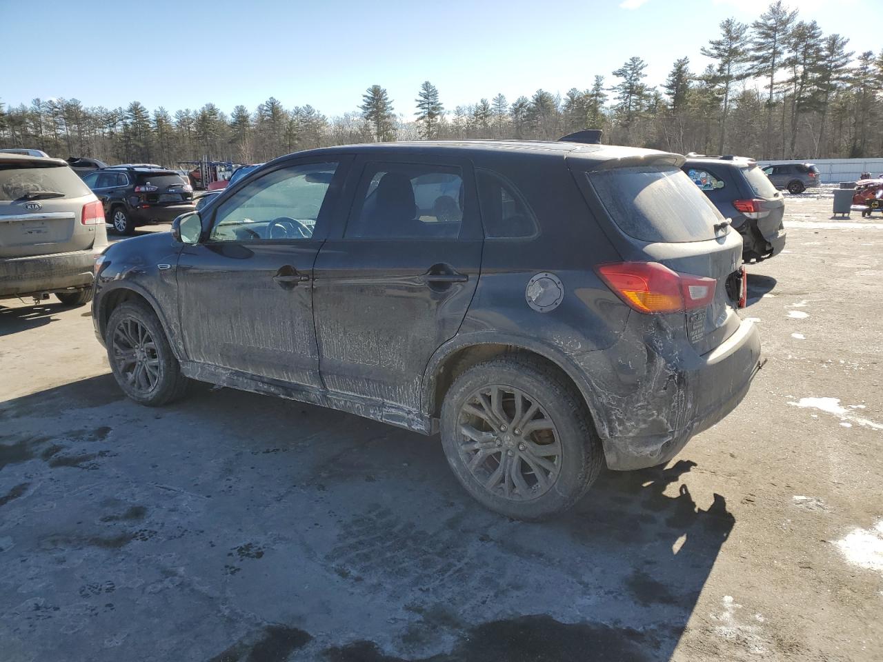 2017 Mitsubishi Outlander - Image 2
