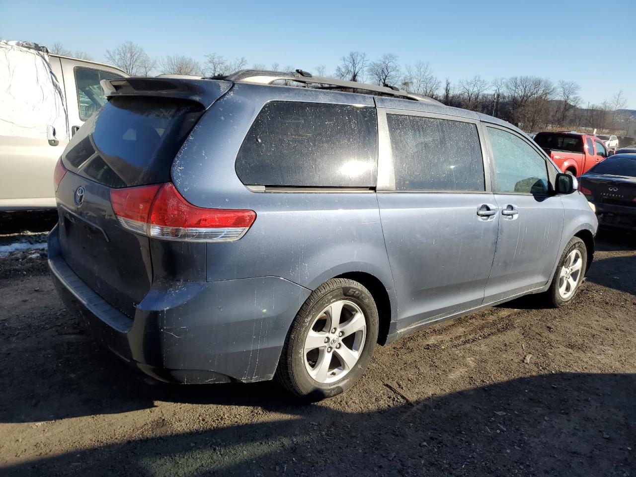 2013 Toyota Sienna - Image 3