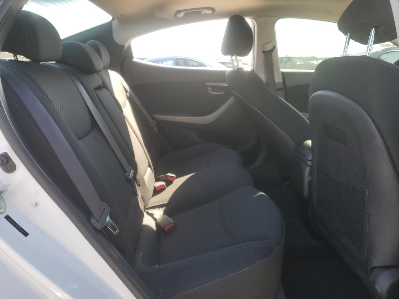2015 Hyundai Elantra - Image 10