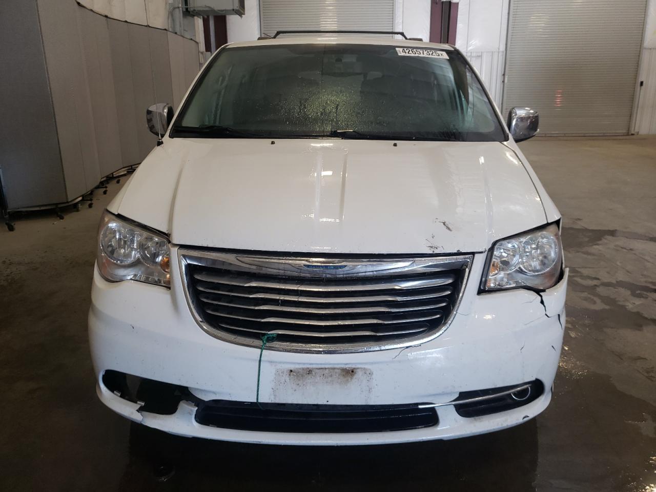 2014 Chrysler Town & Country - Image 5