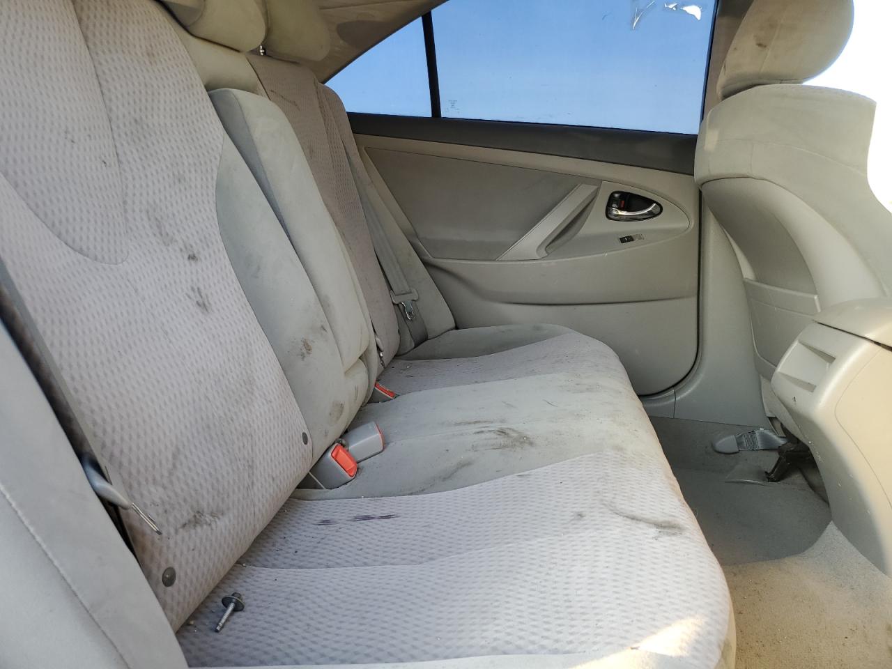 2010 Toyota Camry - Image 10