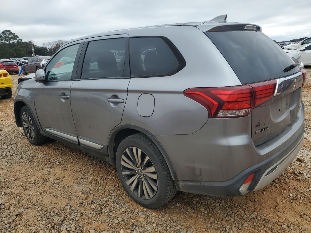2019 Mitsubishi Outlander - Image 2