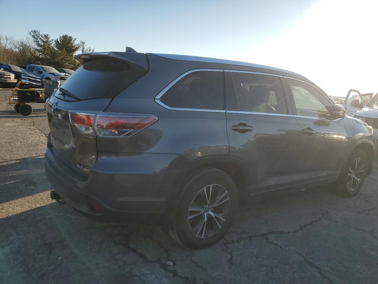 2016 Toyota Highlander - Image 3