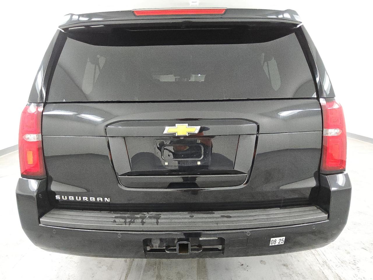 2020 Chevrolet Suburban - Image 6
