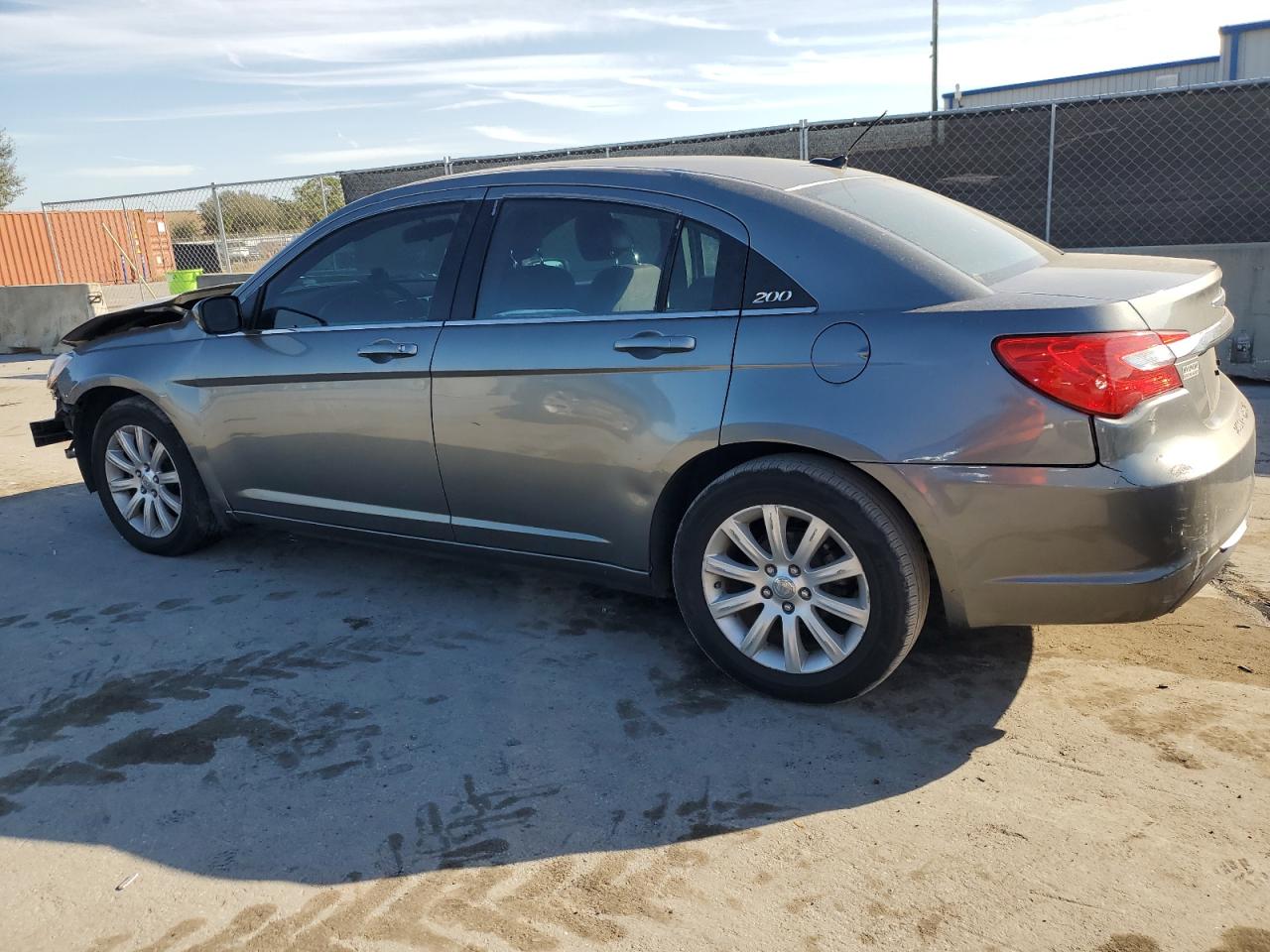 2013 Chrysler 200 - Image 2