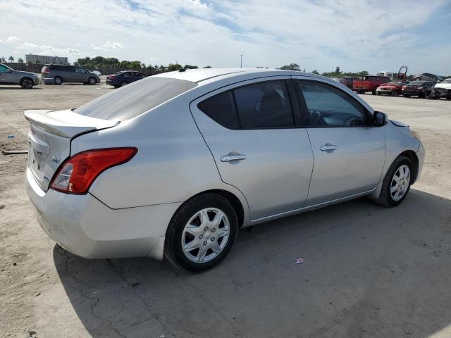  NISSAN VERSA 2014 Srebrny