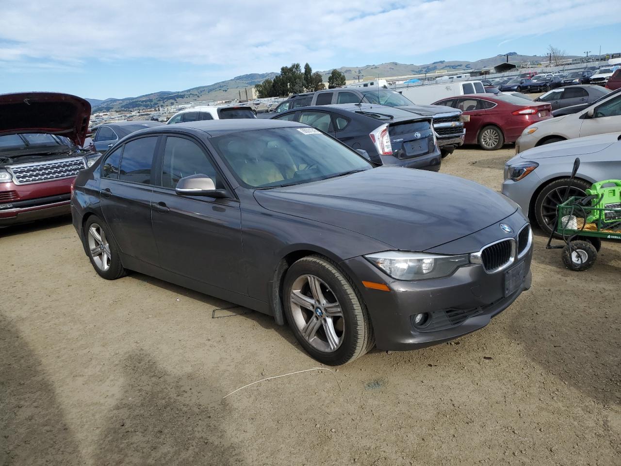 VIN WBA3C1C57DF443389 2013 BMW 3 SERIES no.4