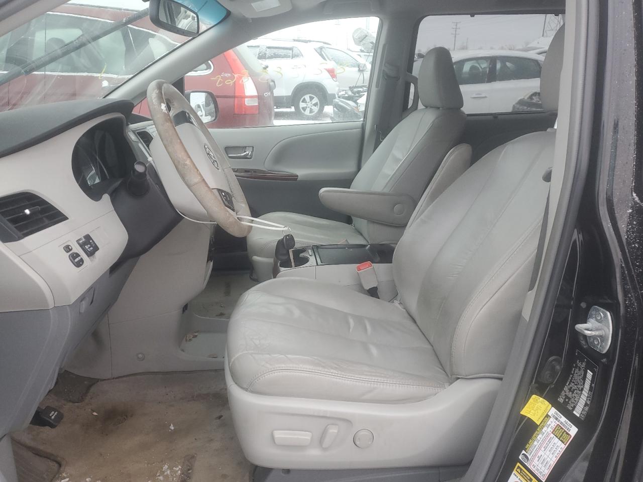 2011 Toyota Sienna - Image 7