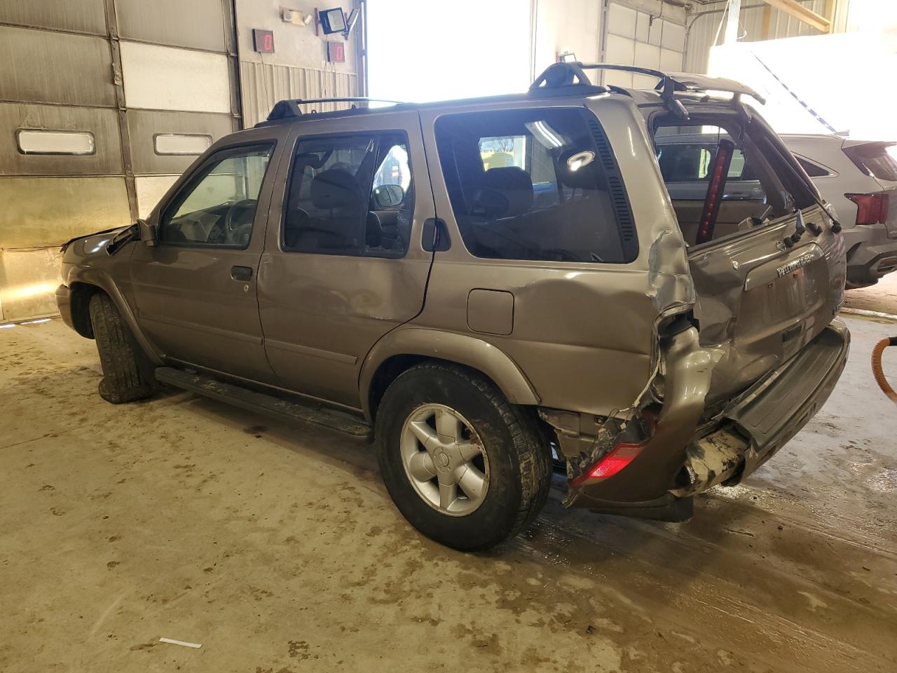 2001 Nissan Pathfinder - Image 2