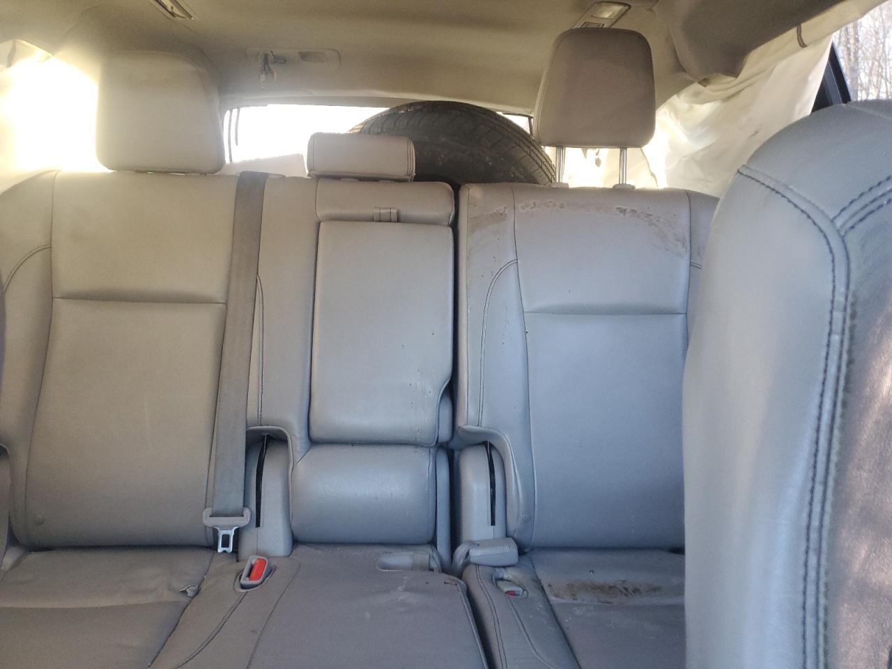 2015 Toyota Highlander - Image 10