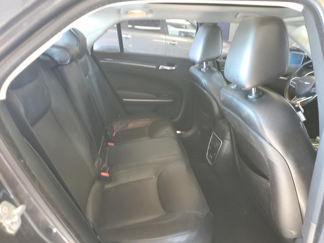 2018 Chrysler 300 - Image 10