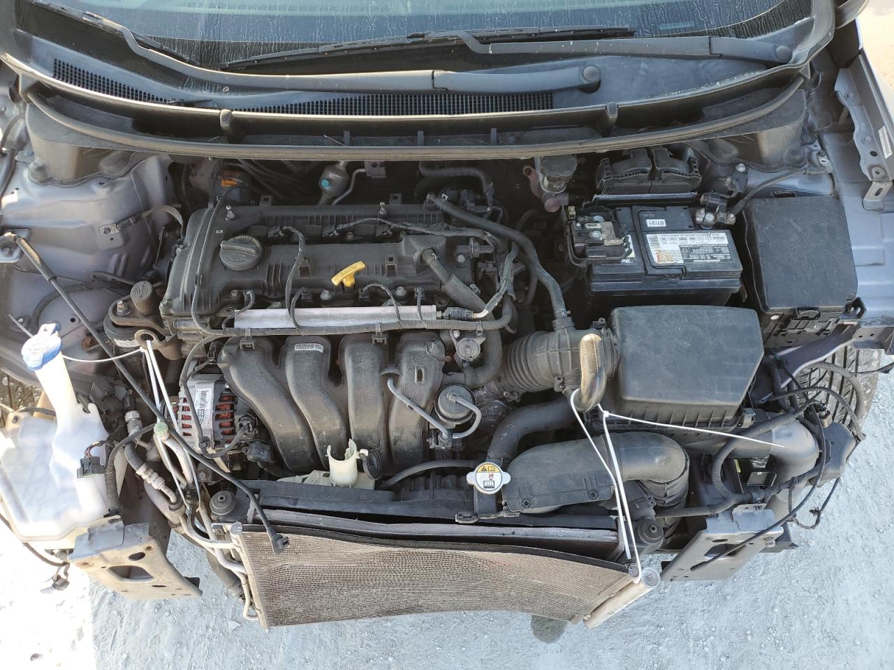 2013 Hyundai Elantra - Image 11