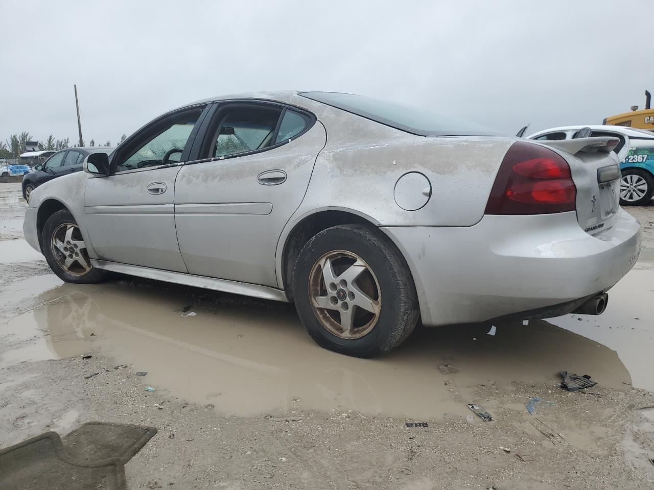 2004 Pontiac Grand Prix - Image 2