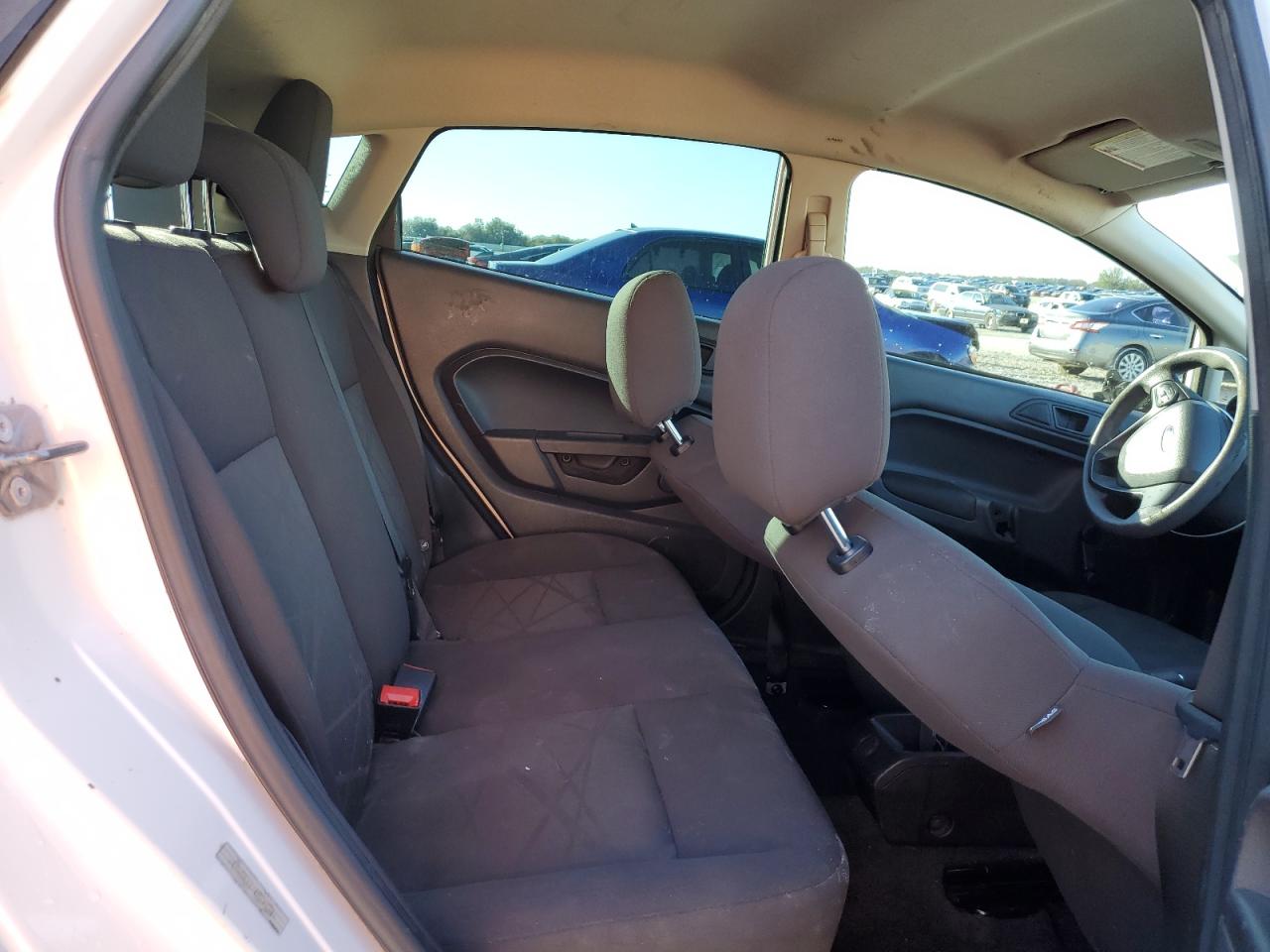 2015 Ford Fiesta - Image 11