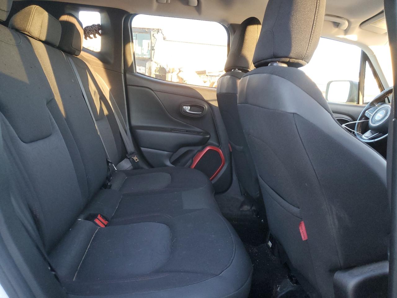 2017 Jeep Renegade - Image 10
