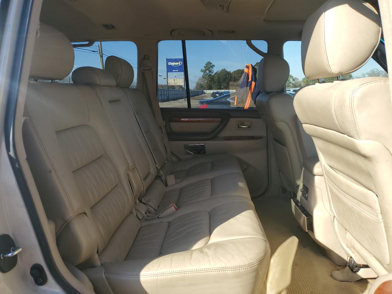 2004 Lexus LX - Image 11