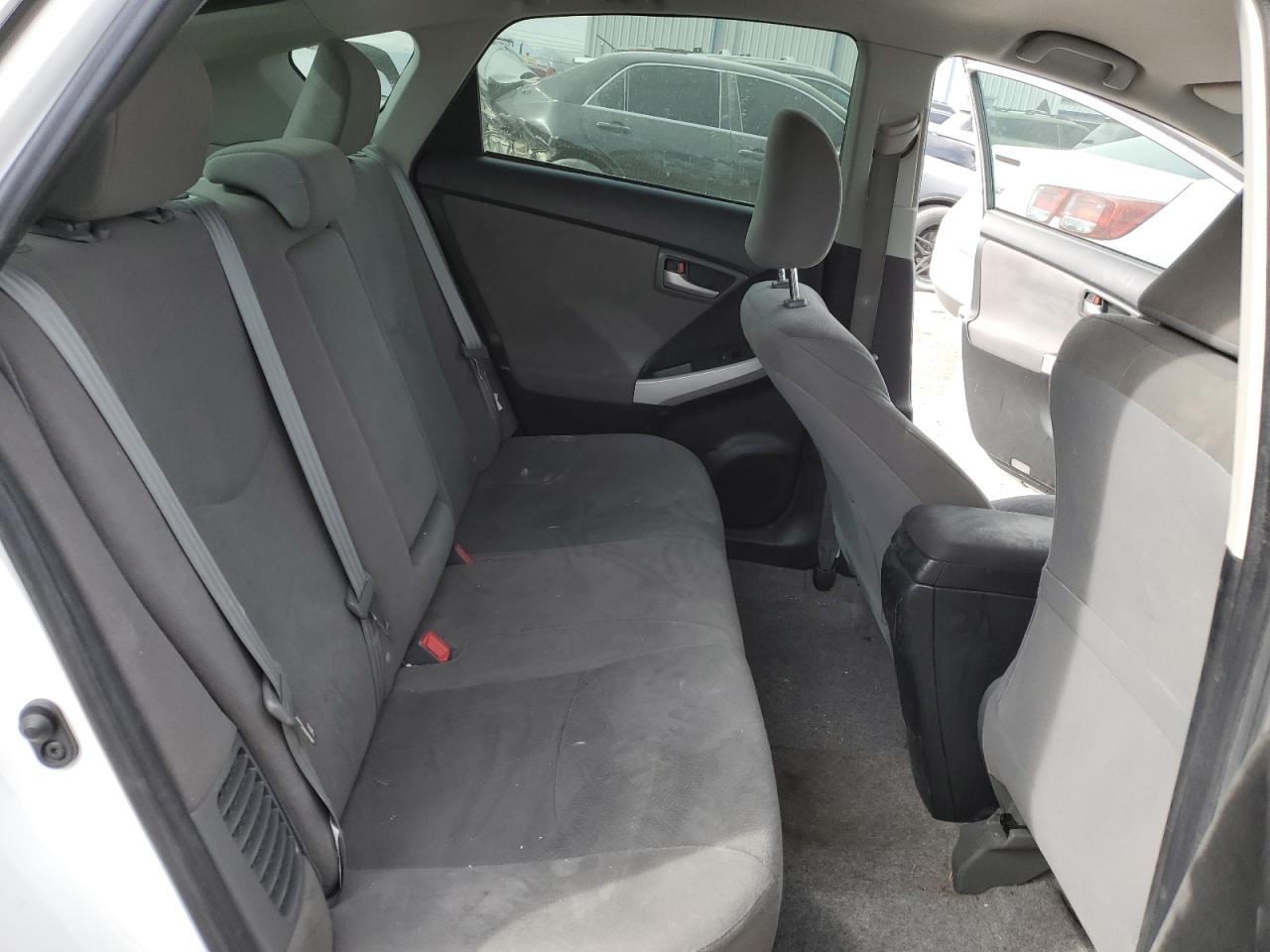 2013 Toyota Prius - Image 10