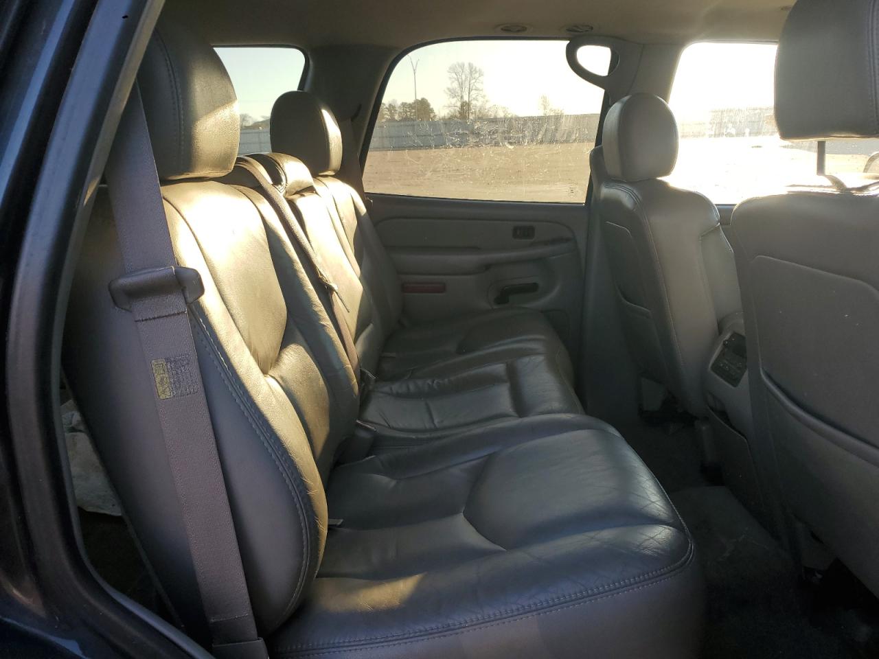 2004 Chevrolet Tahoe - Image 12