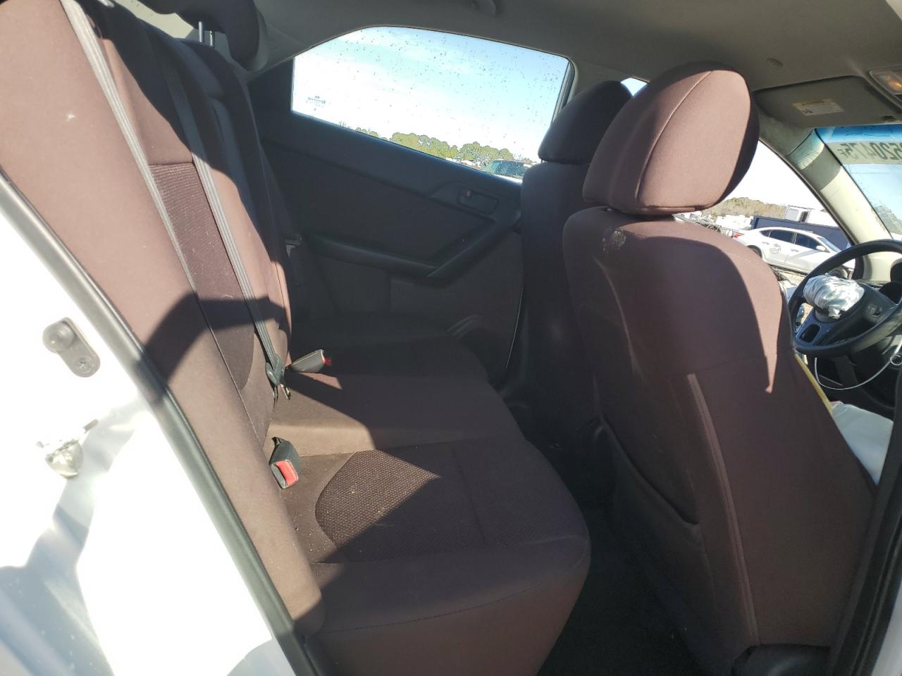 2011 Kia Forte - Image 10