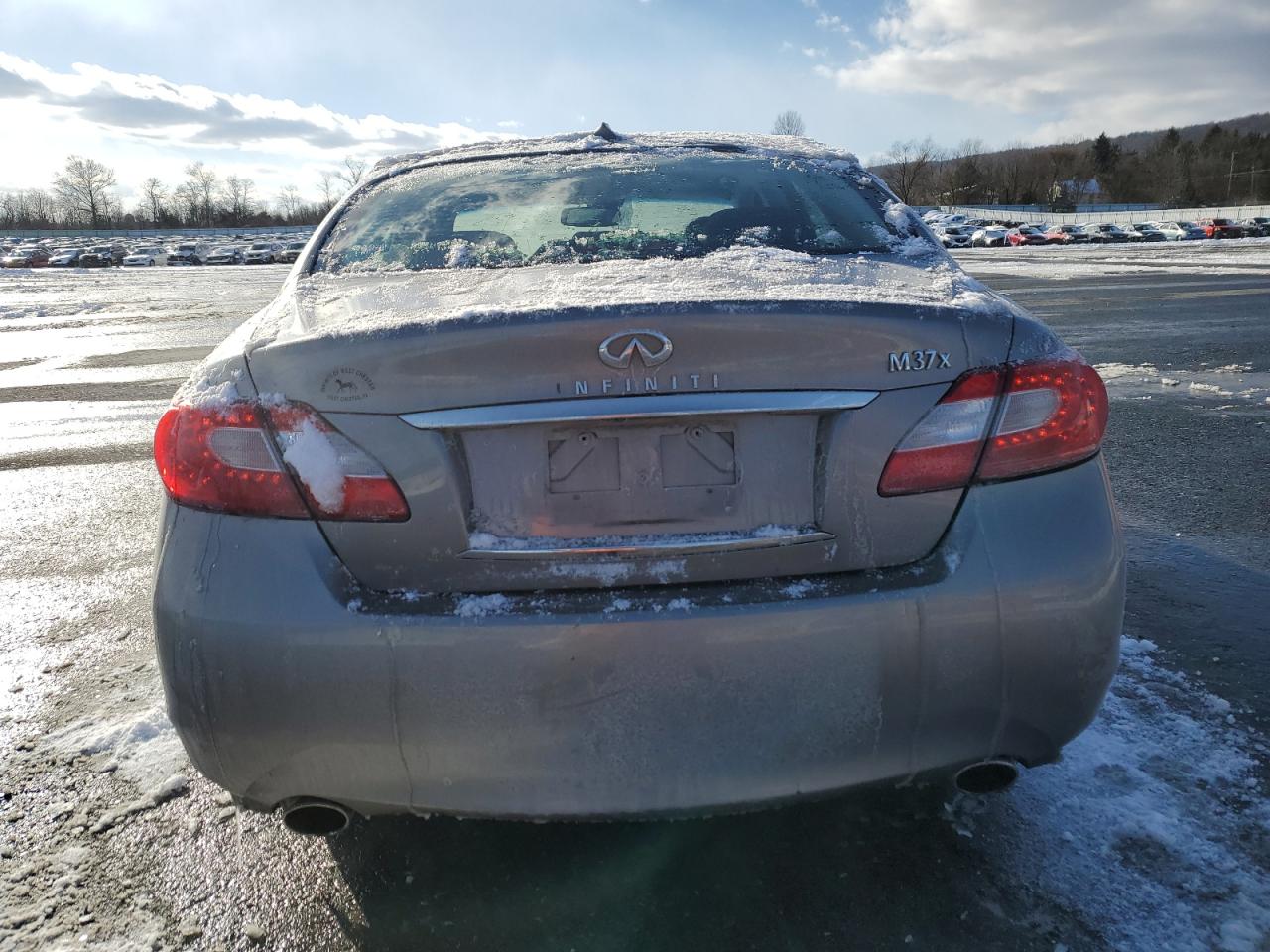 2011 Infiniti M - Image 6