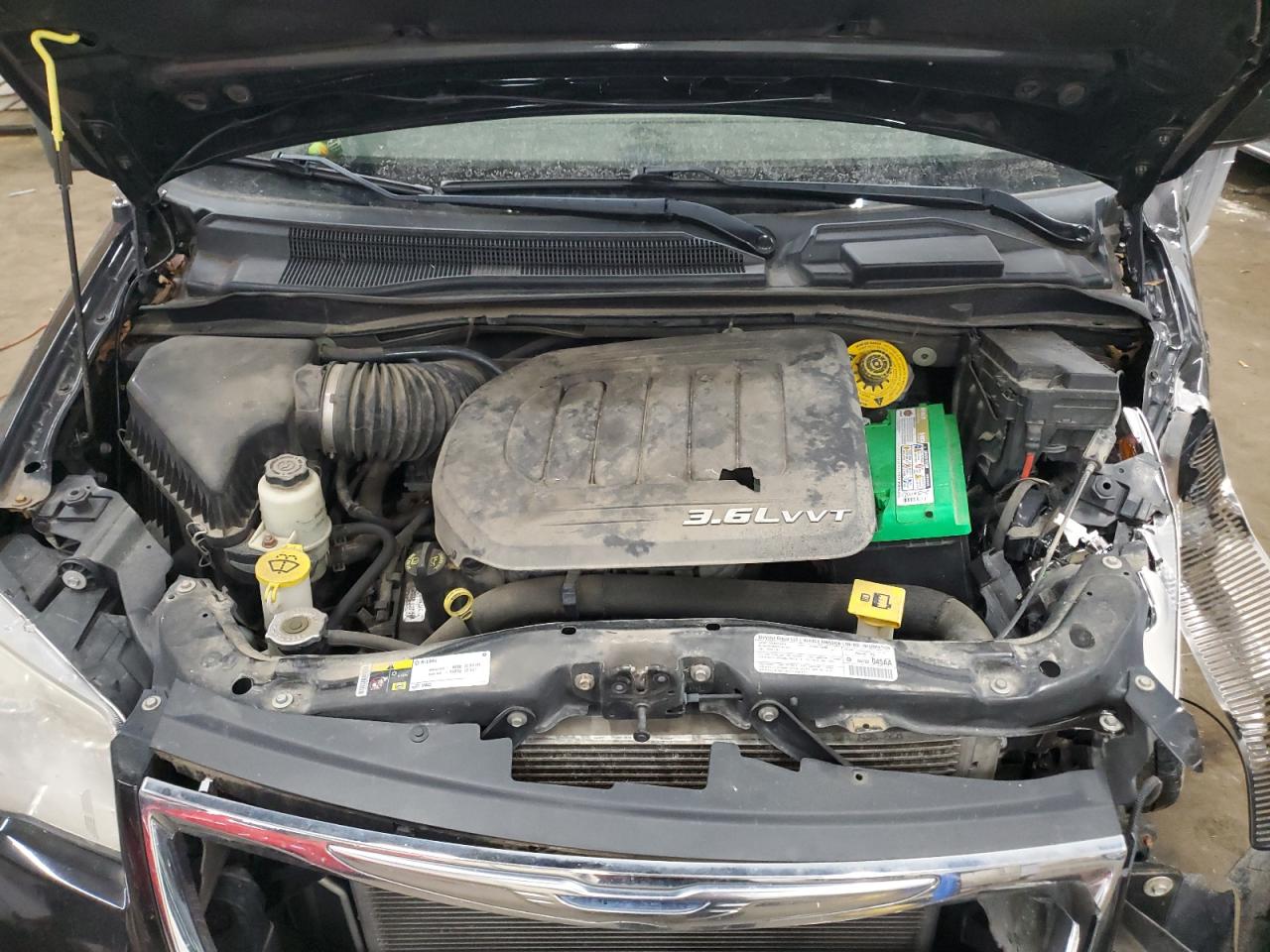 2013 Chrysler Town & Country - Image 12