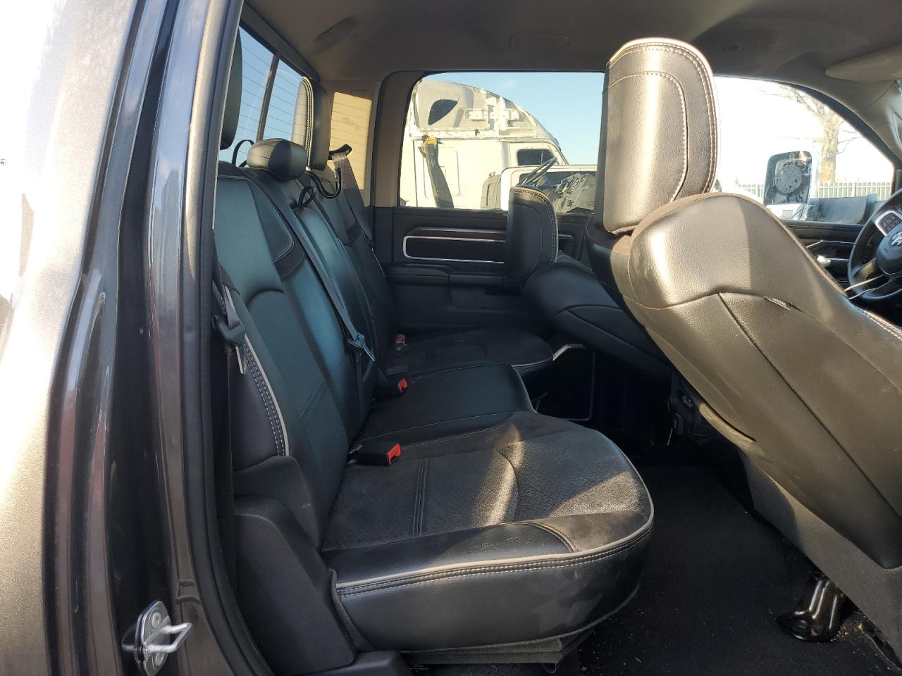 2022 RAM 3500 - Image 10