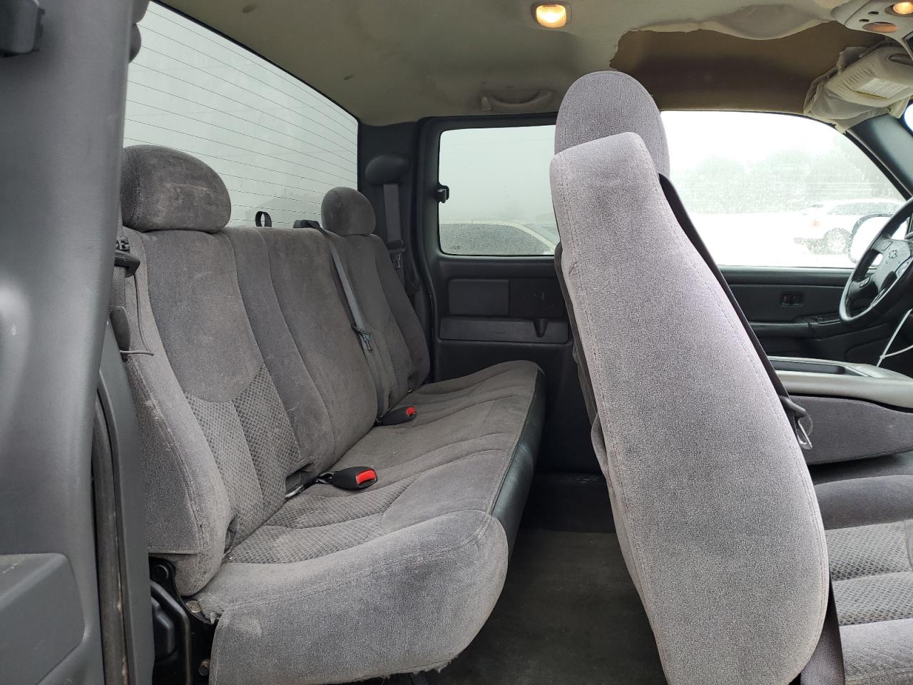 2006 Chevrolet Silverado - Image 11