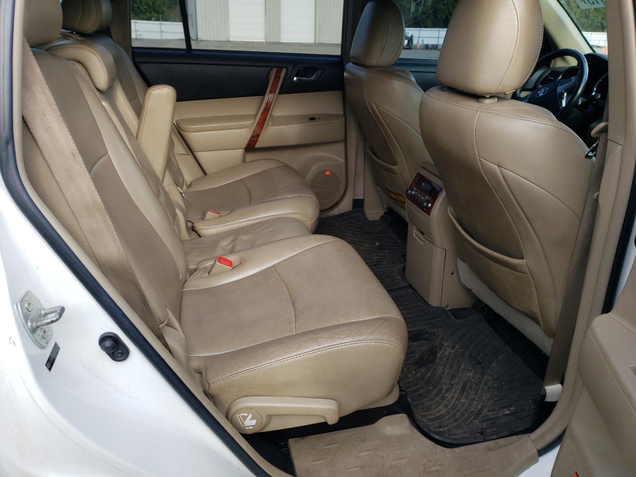2012 Toyota Highlander - Image 11