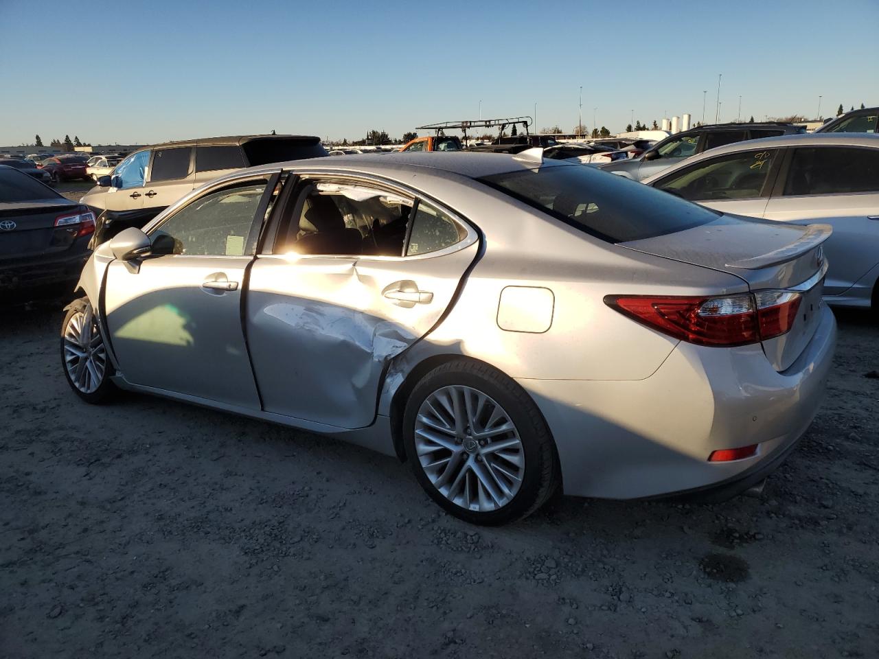 2015 Lexus ES - Image 2