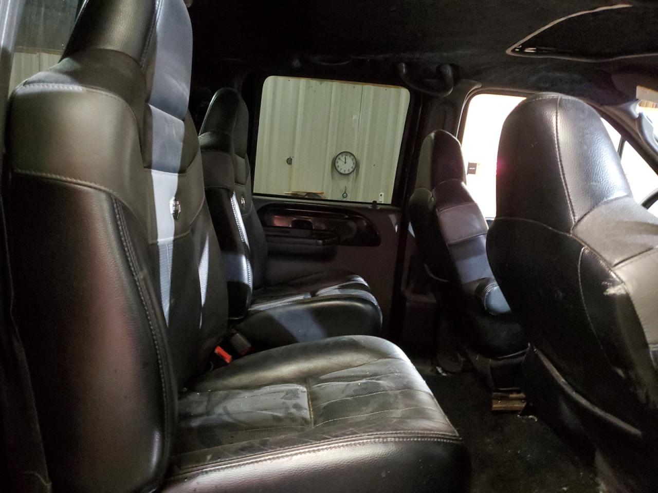 2006 Ford F350 - Image 11