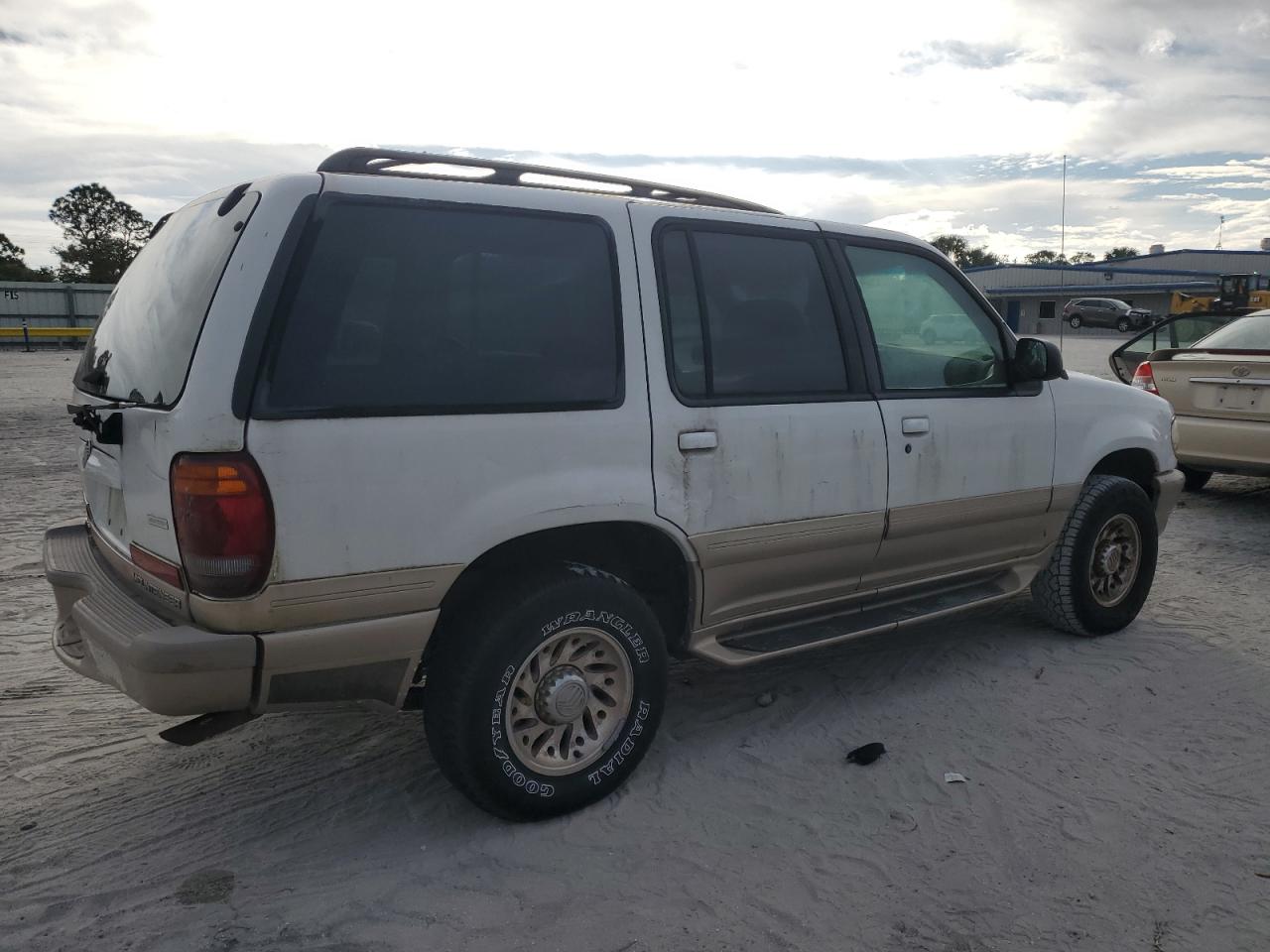 2000 Mercury Mountaineer - Image 3