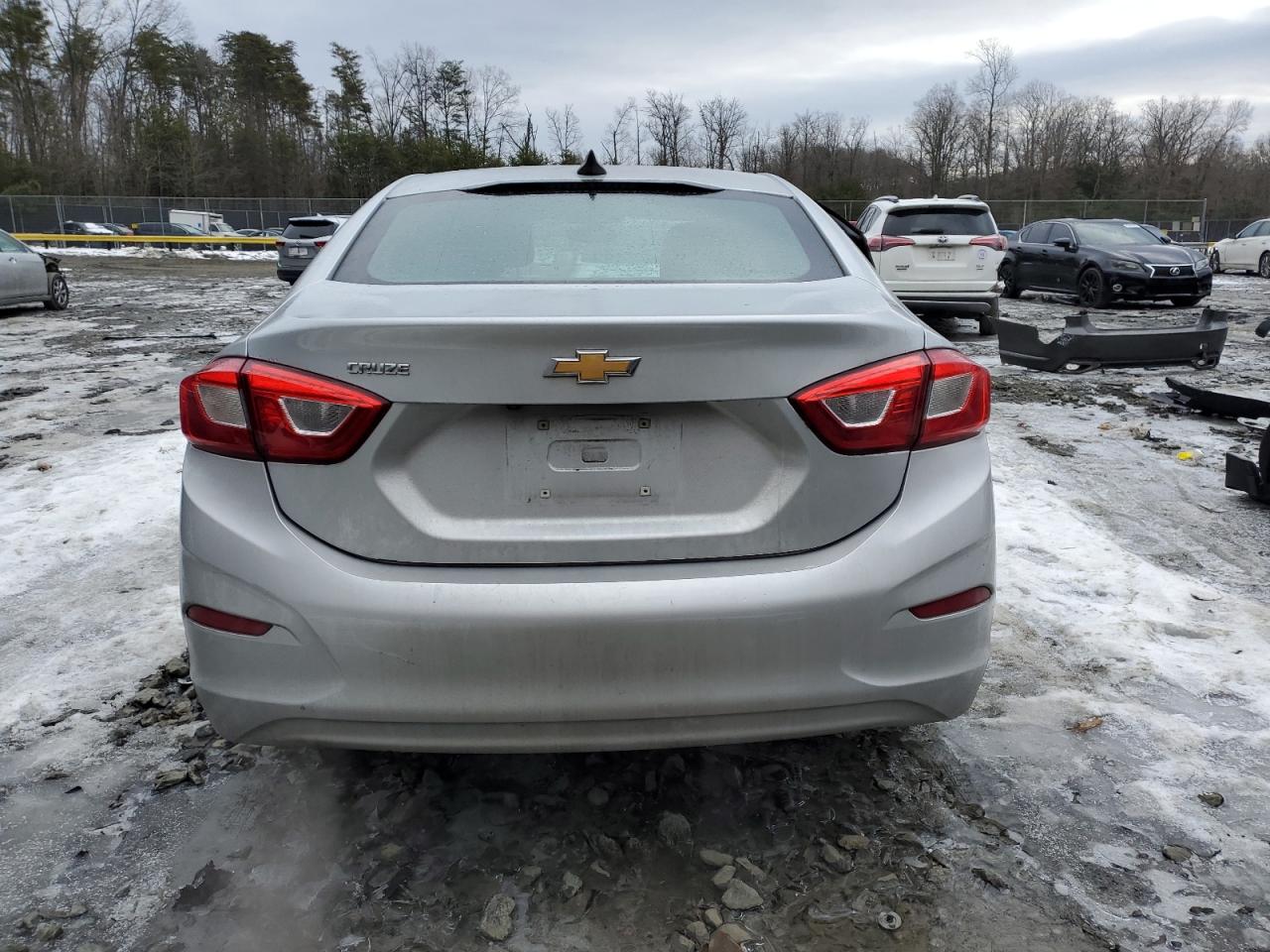 2018 Chevrolet Cruze - Image 6