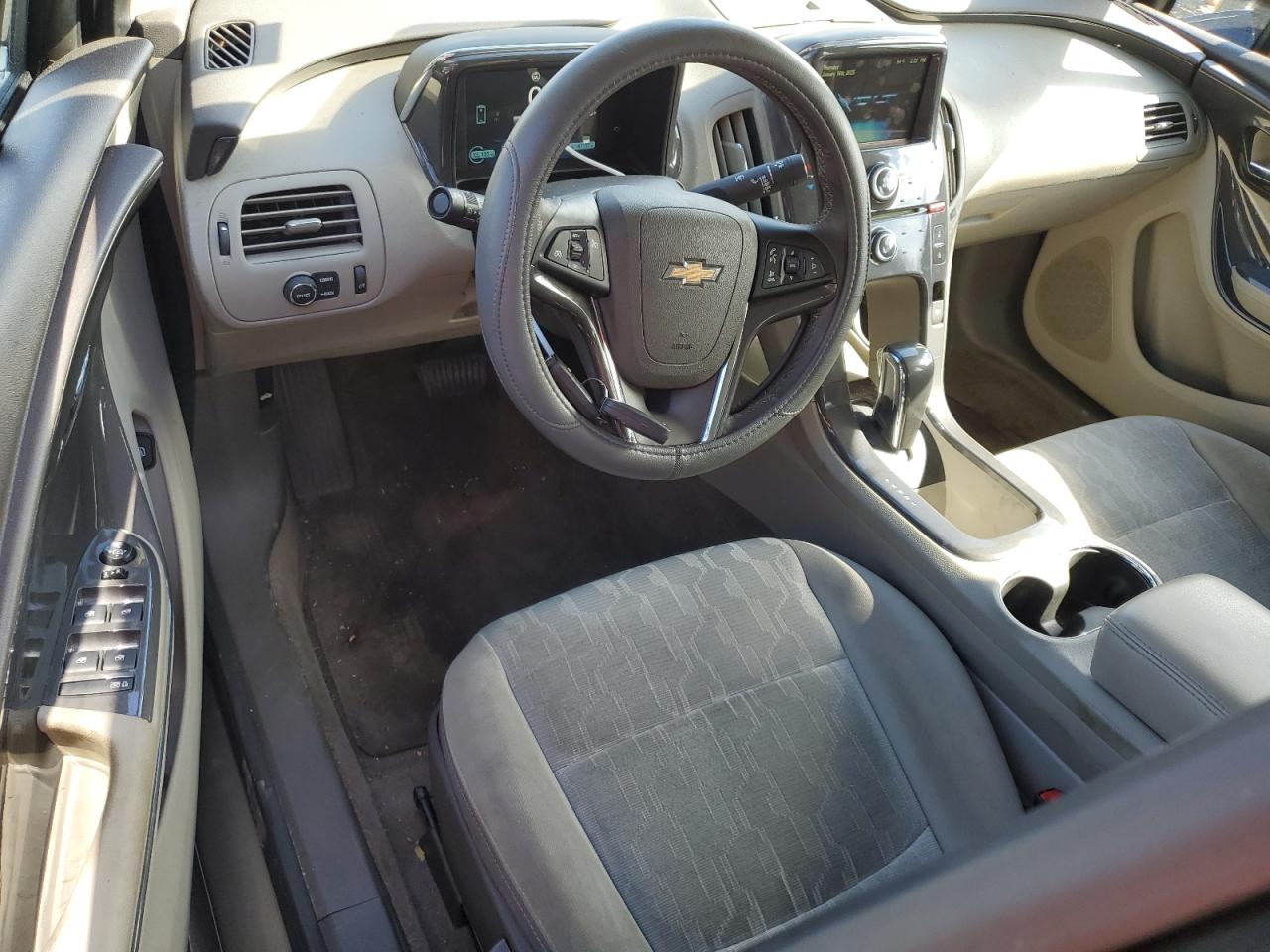 2015 Chevrolet Volt - Image 8