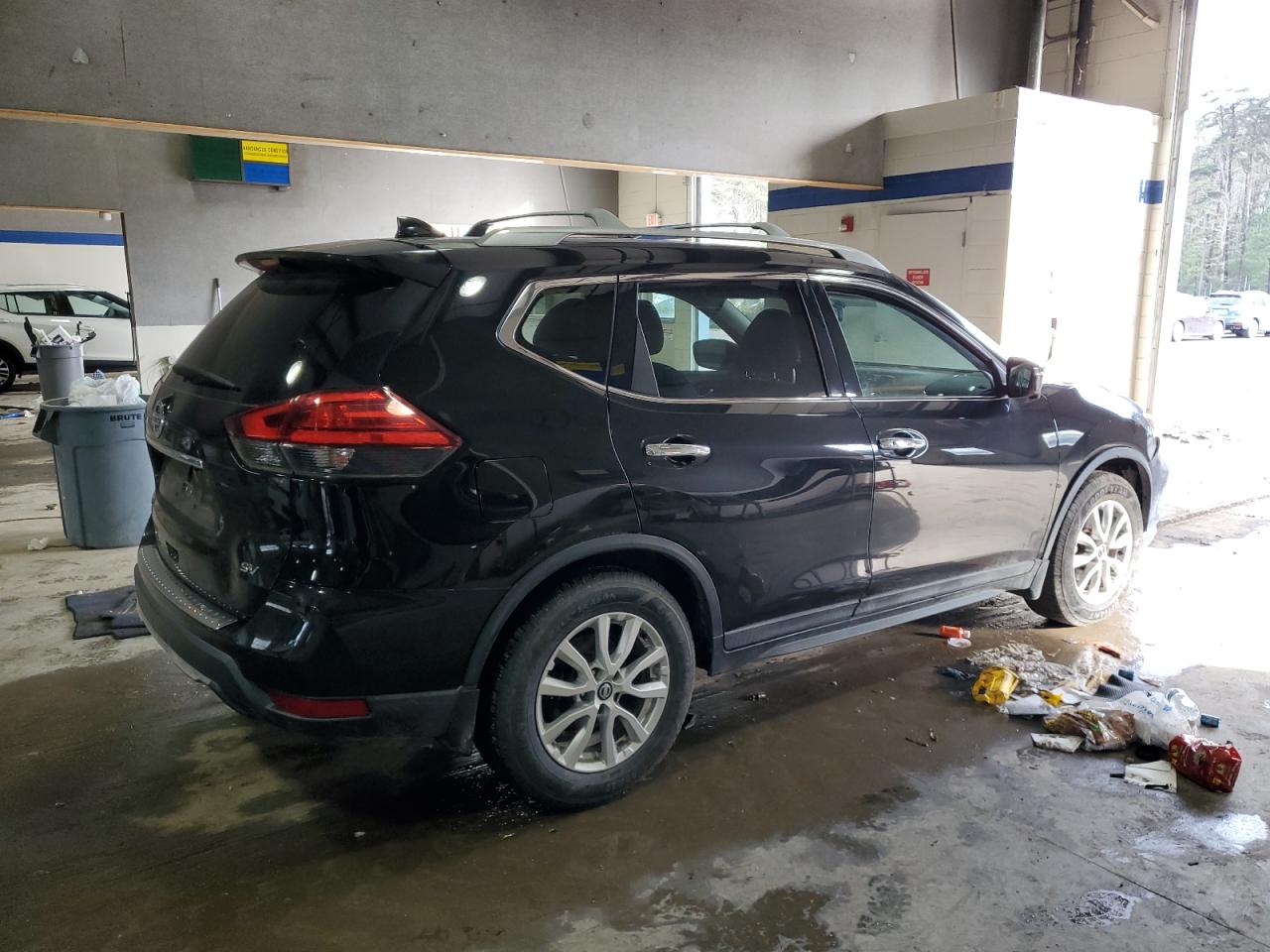 2017 Nissan Rogue - Image 3