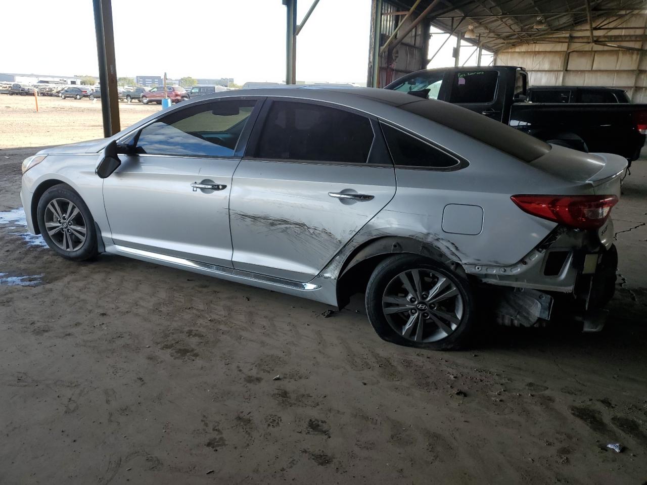 2016 Hyundai Sonata - Image 2