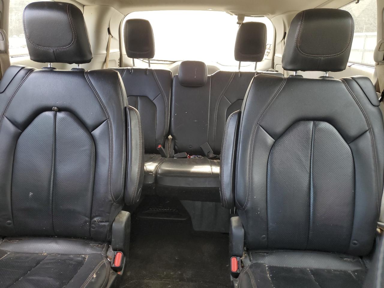2019 Chrysler Pacifica - Image 10