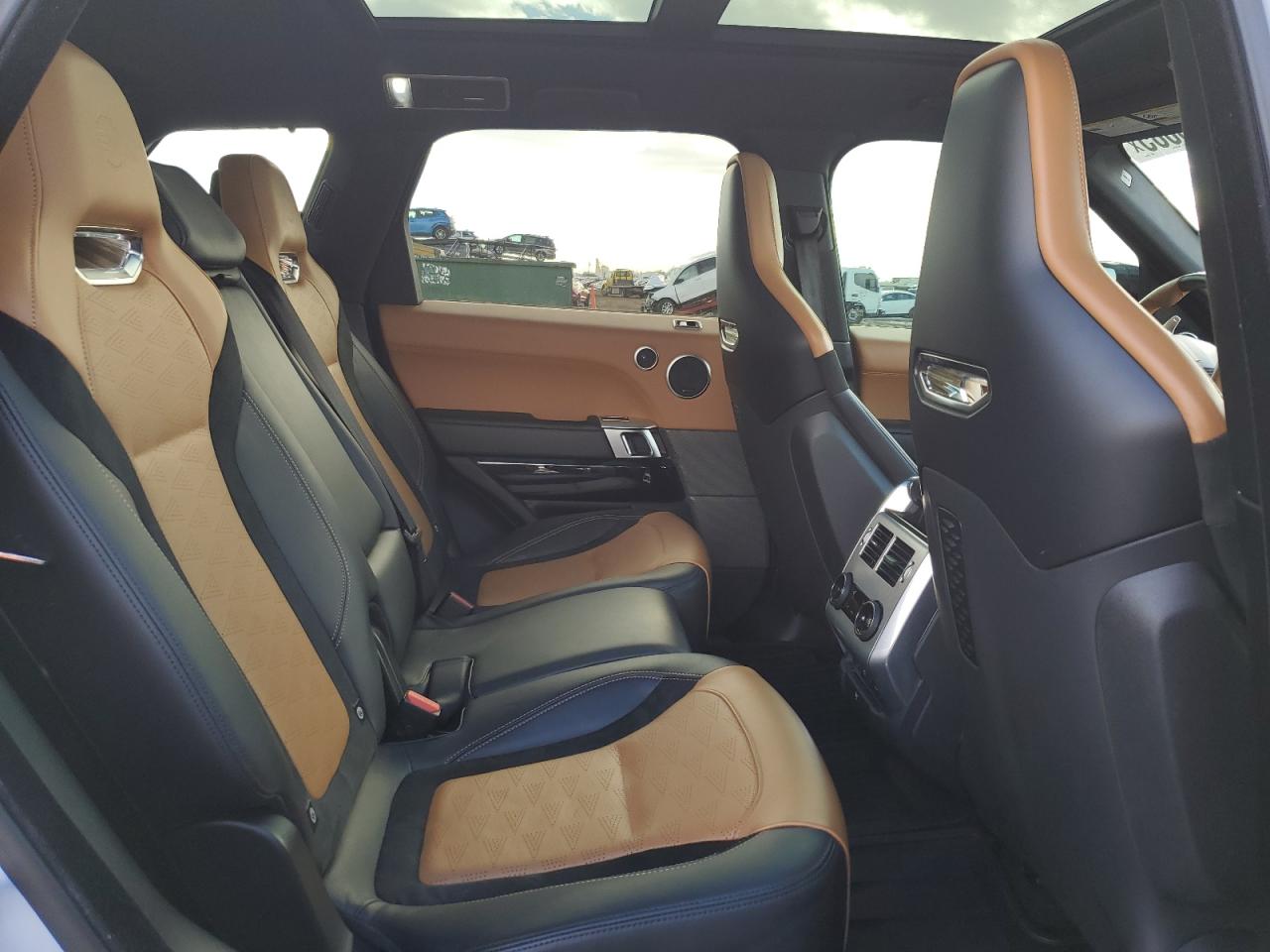 2022 Land Rover Range Rover - Image 11