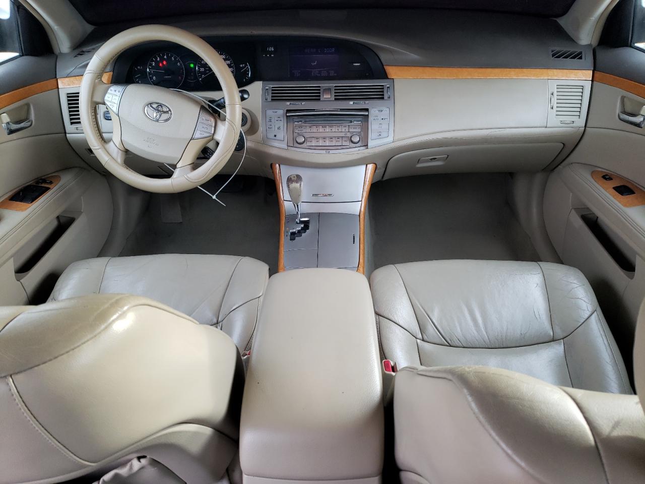 2005 Toyota Avalon - Image 8