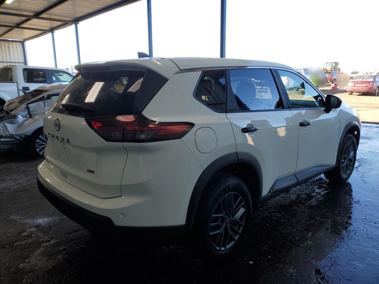 2024 Nissan Rogue - Image 3