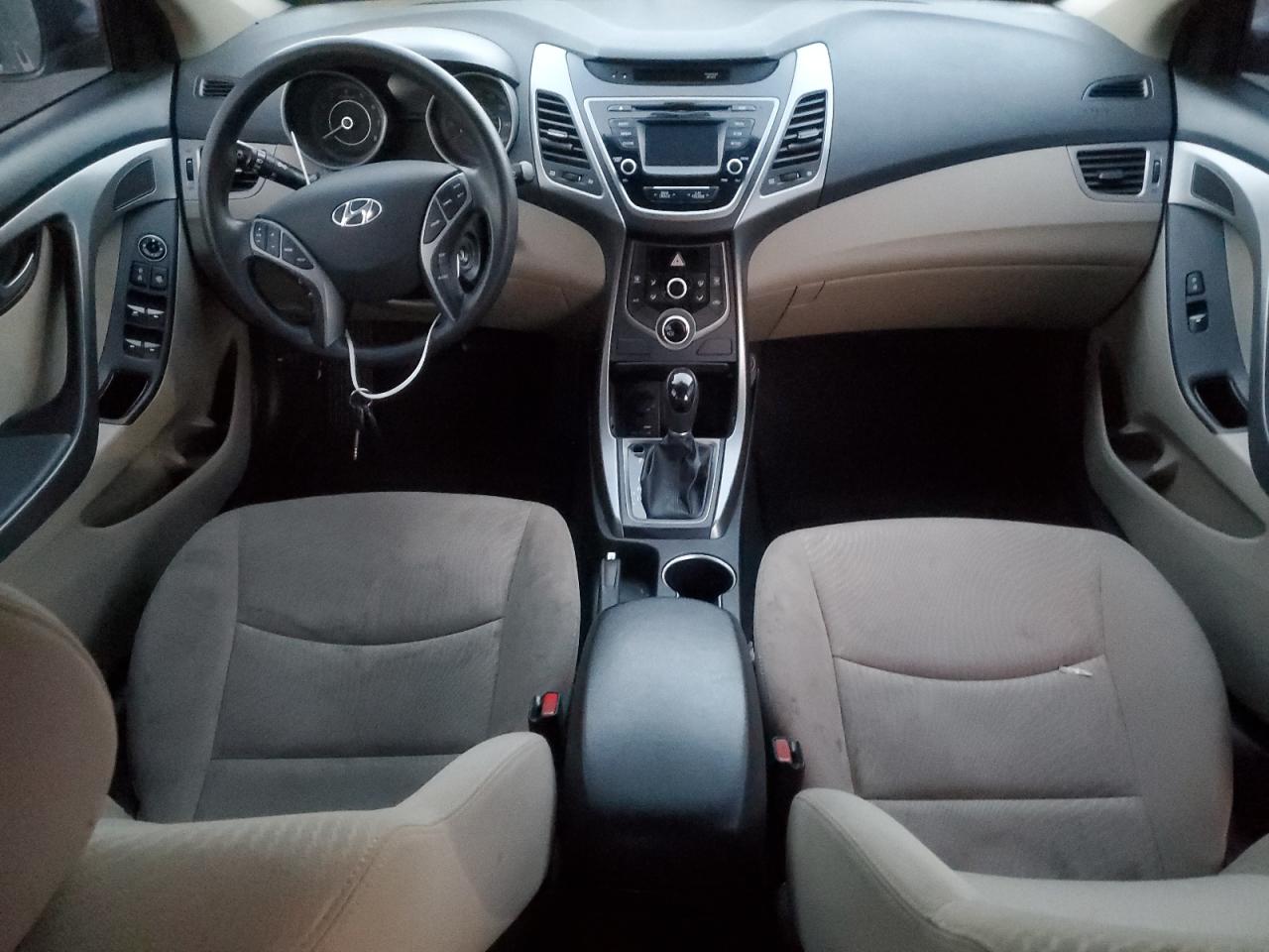 2016 Hyundai Elantra - Image 8