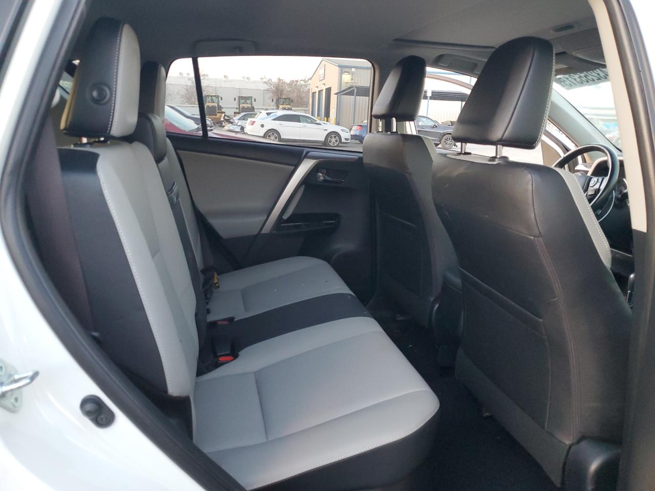 2018 Toyota RAV 4 - Image 11