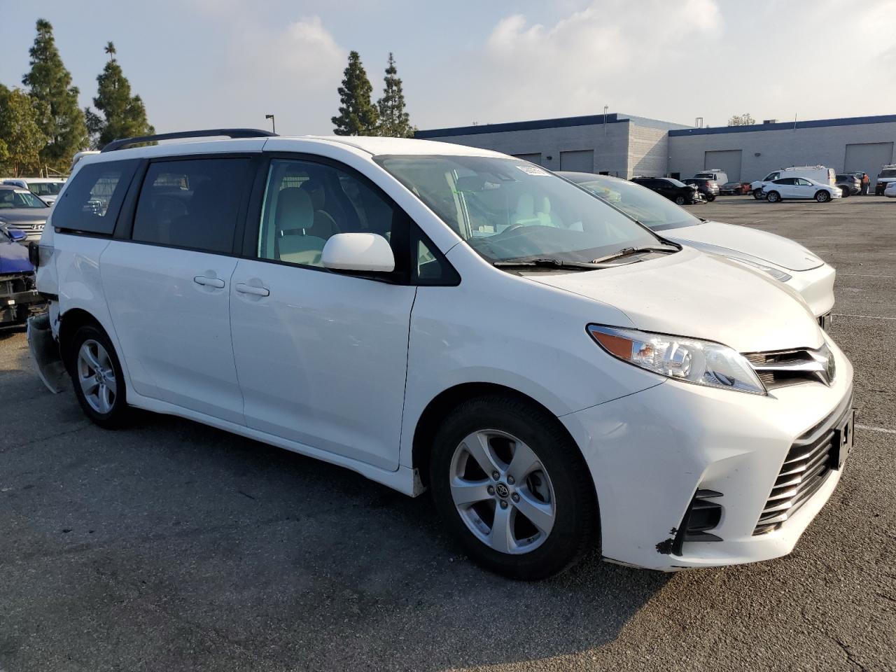 2020 Toyota Sienna - Image 4