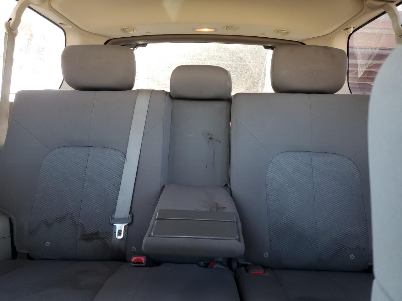 2007 Mitsubishi Endeavor - Image 10