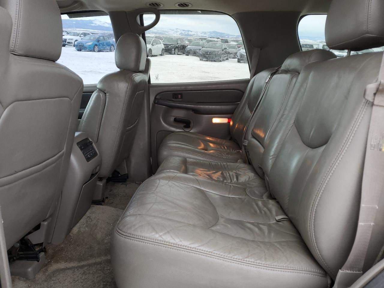 2003 Chevrolet Tahoe - Image 12