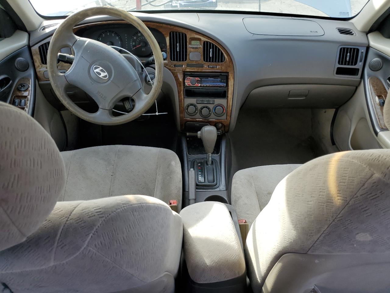 2004 Hyundai Elantra - Image 8