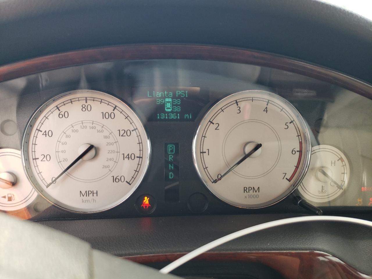 2006 Chrysler 300 - Image 9
