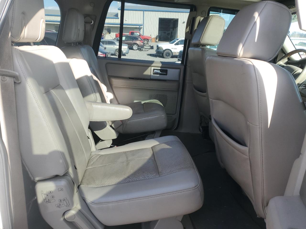 2008 Ford Expedition - Image 12