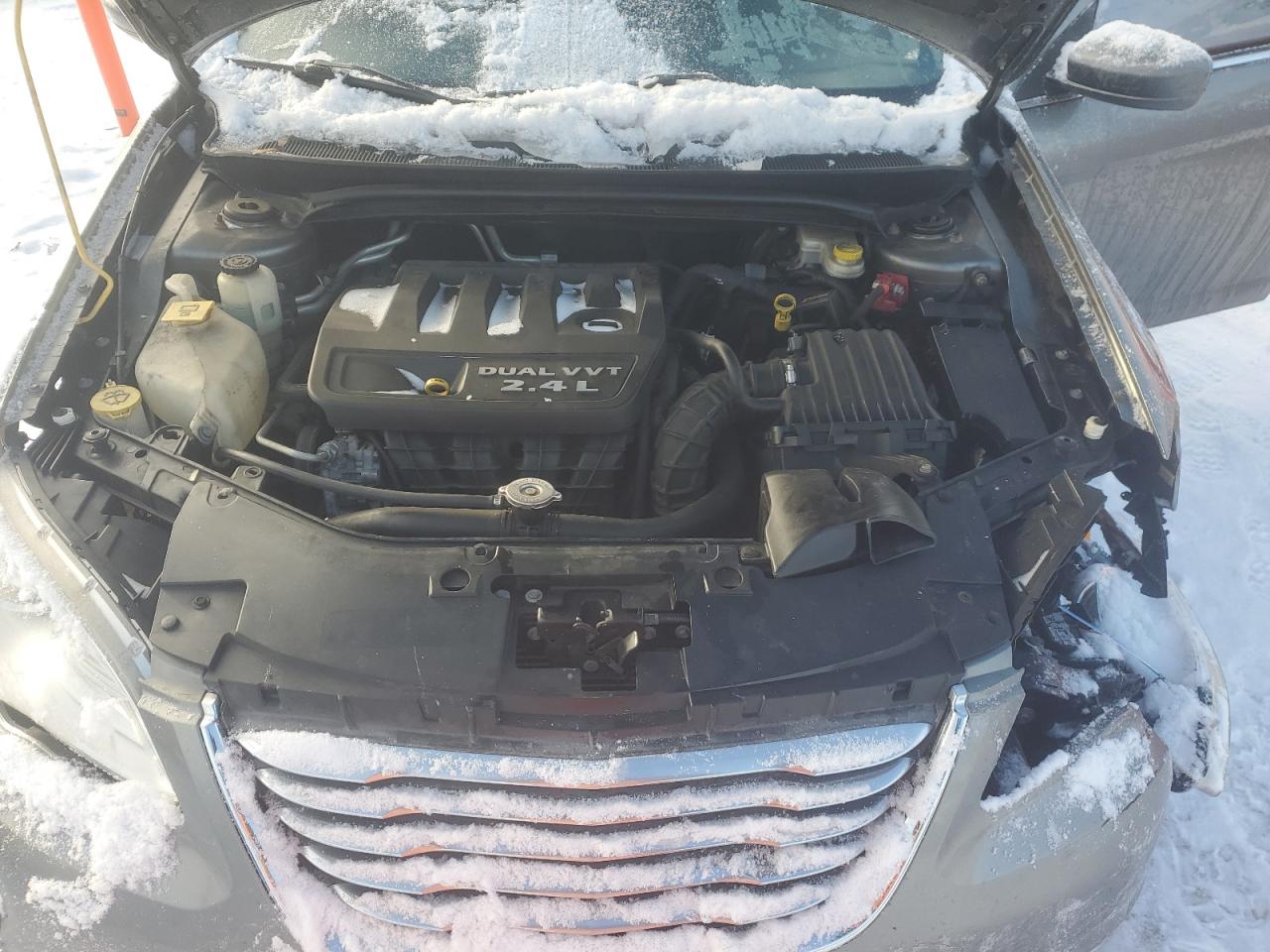 2012 Chrysler 200 - Image 11